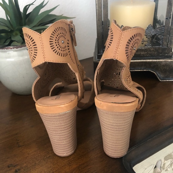 Francesca’s Ankle Sandal SZ 6 - Picture 4 of 6